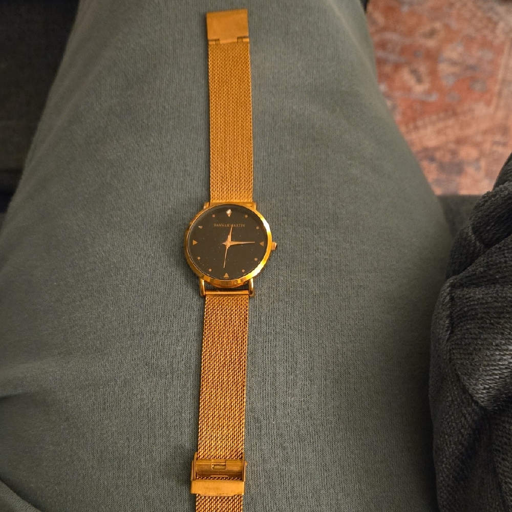 Elegant Gold Mesh Women's Watch